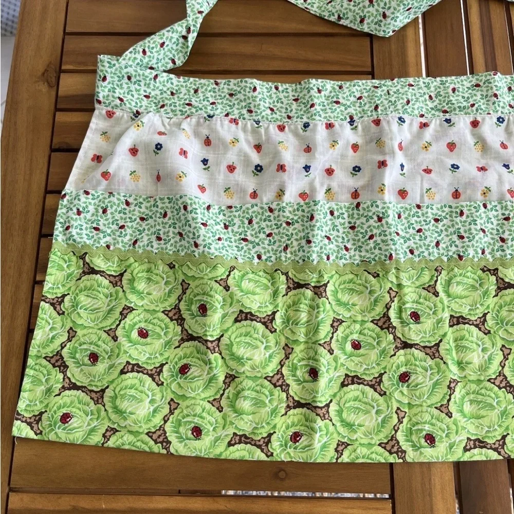 Ladybug Floral Cabbage Waist Apron Retro 50s 60s Style Yellow Green Pockets